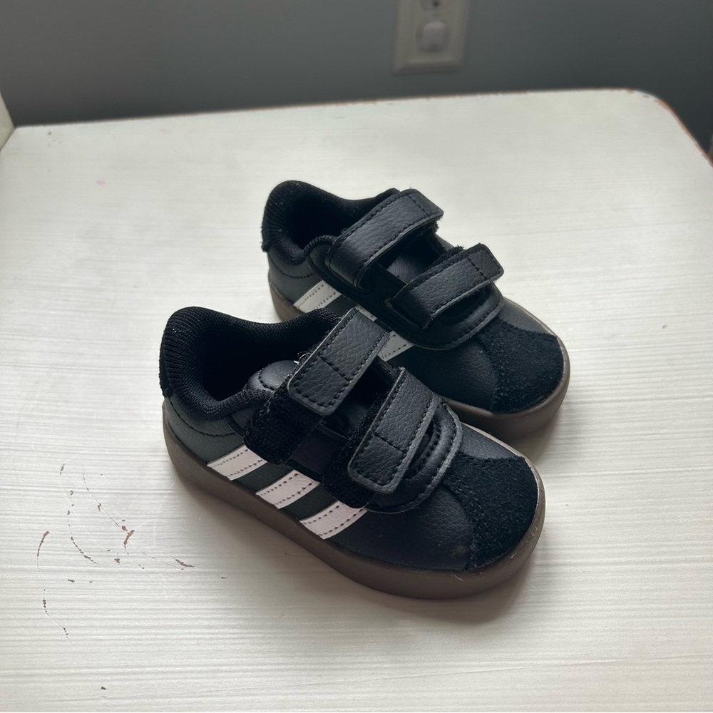 Adidas VL Court 3.0 Sneaker US 5 UK 4 black brown white